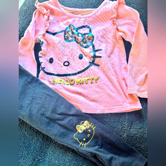 Hello kitty outfit - Picture 1 of 1